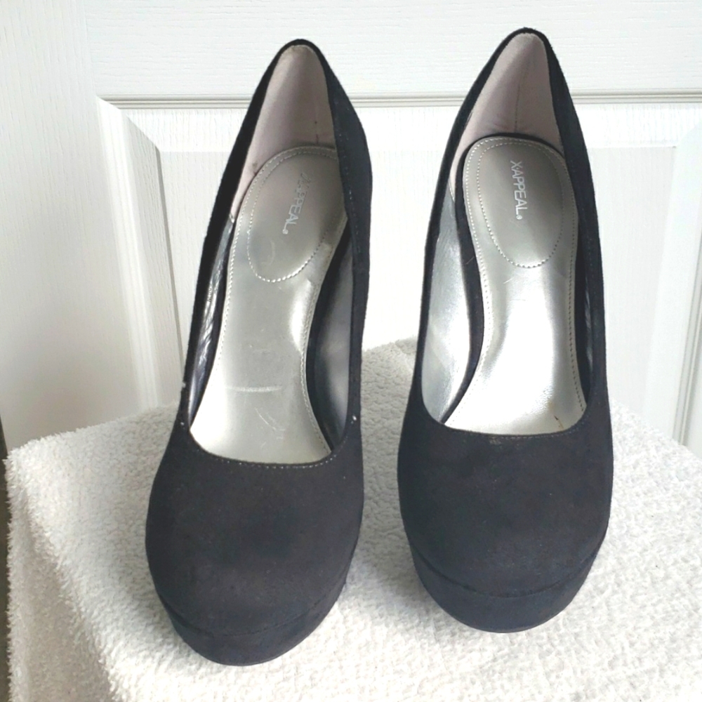 Black pumps, X-Appeal Size 9.5